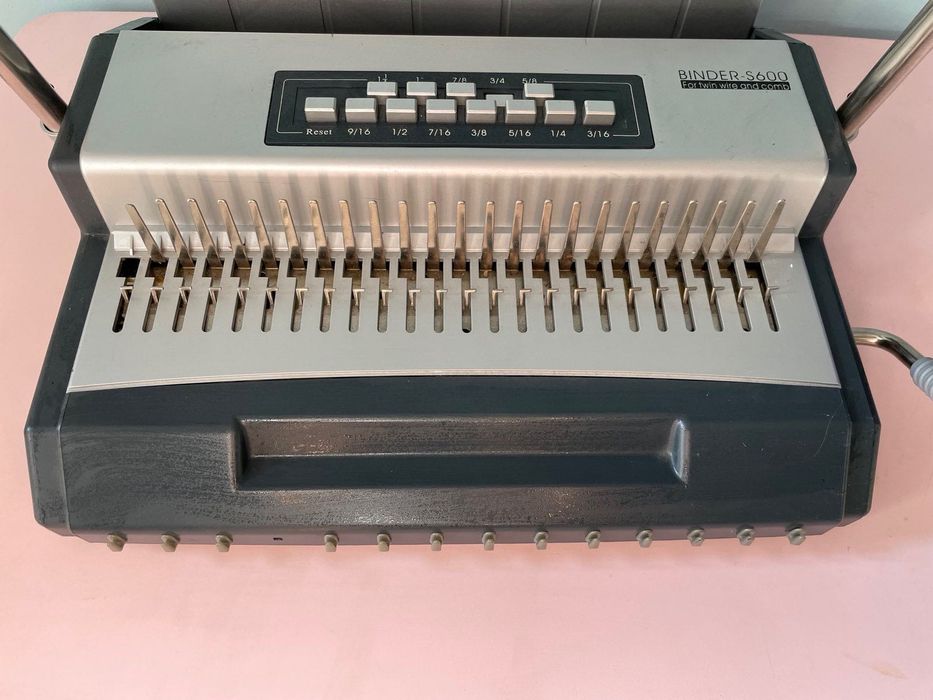 Binder S600 машина за затваряне на спирала