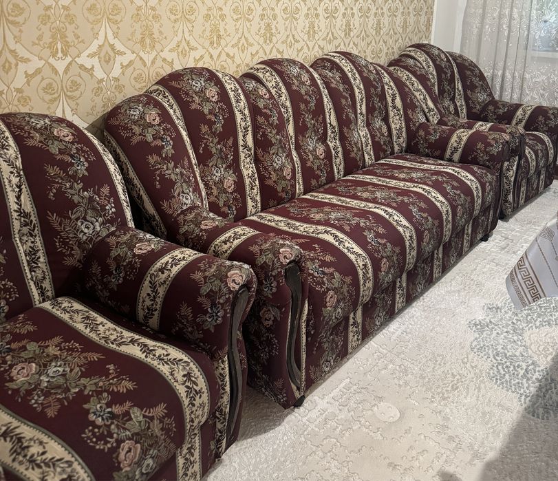 Диван в хорошем состоянии