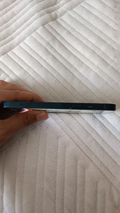 Продам Iphone 13