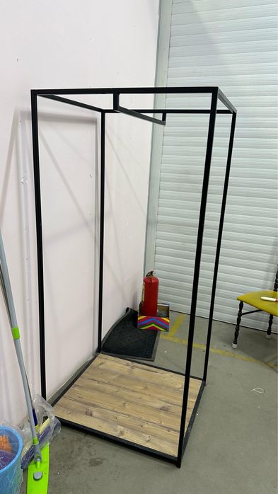 Вещалка для одежды и рейл для платье