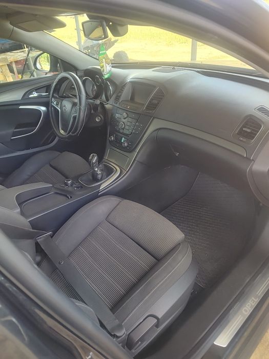 Vând Opel Insignia