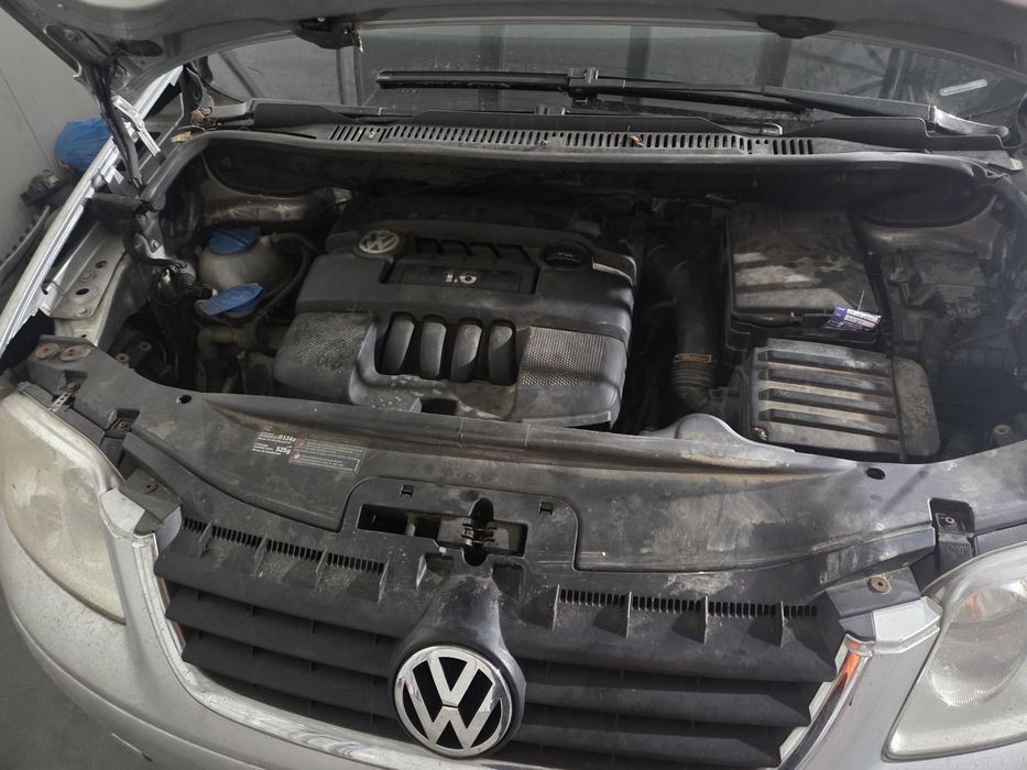 Dezmembrez vw Touran 1.6 mpi
