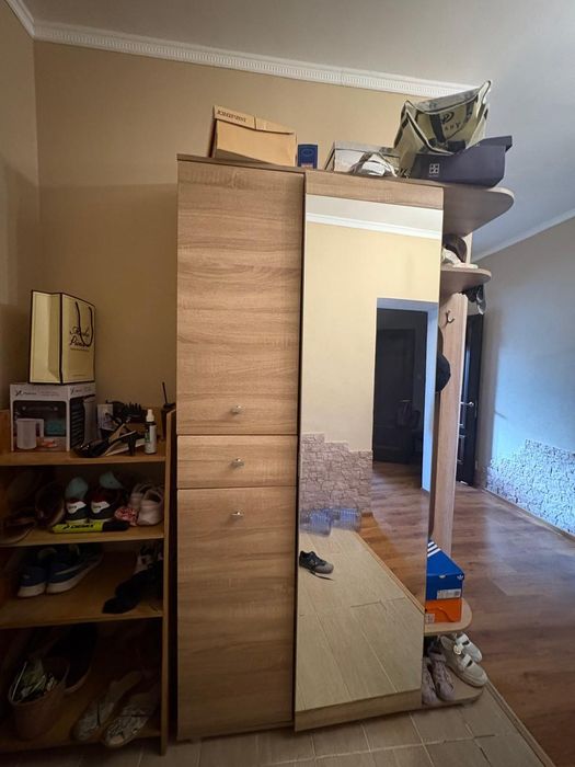 Продаётся Шкаф и прихожка