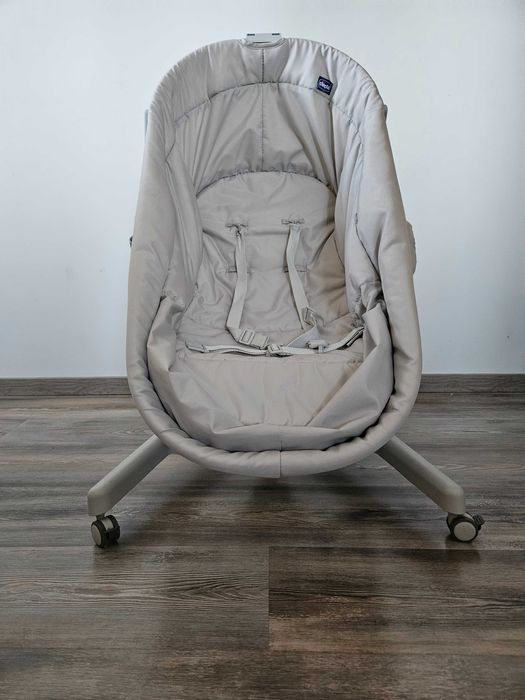 Chicco Baby Hug 4-в-1 с табла и калъф