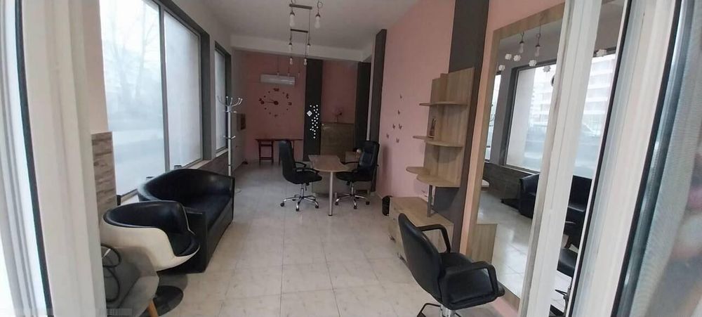 Дава се под наем Магазин в Бургас, Меден рудник - зона А - 40 кв.м за 306 € - Снимка #1