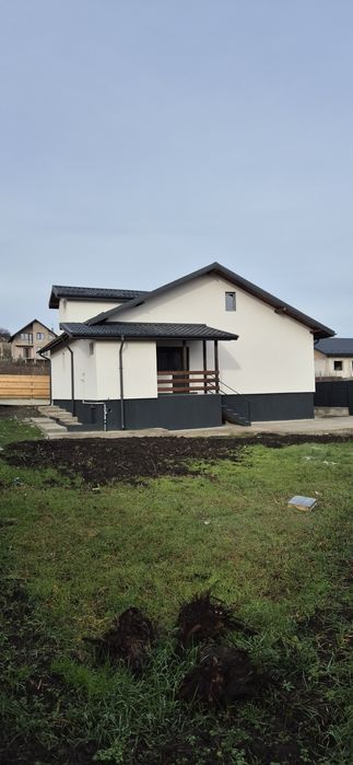 Casa  Ciurbesti cu scara interioara si  placa de beton !