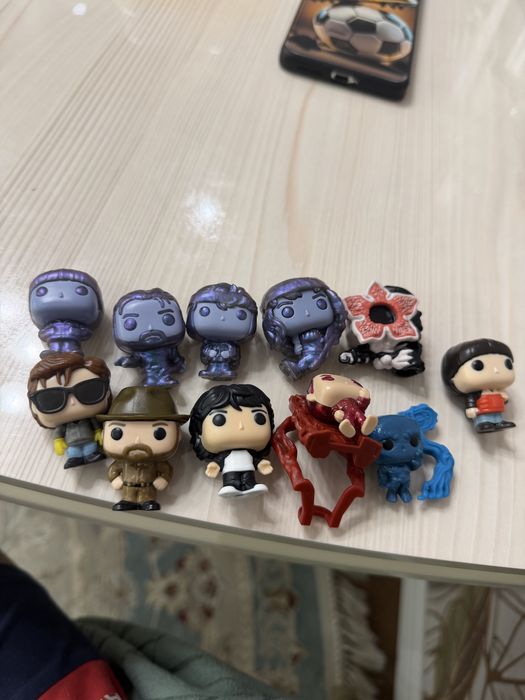 Фигурки осд kinder, очень странные дела