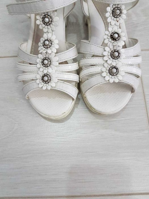 Продам платье для девочки