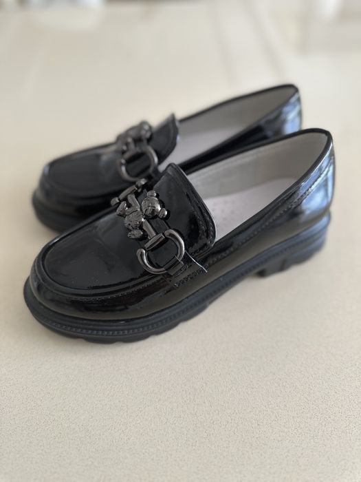 Новая школьная обувь