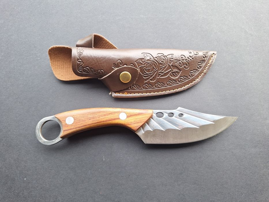 Ловен нож с кожена кания