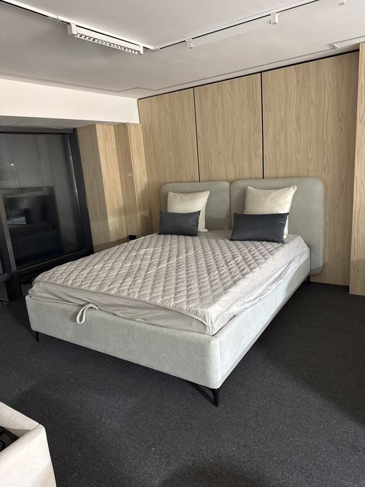 кровать с матрасом в наличий