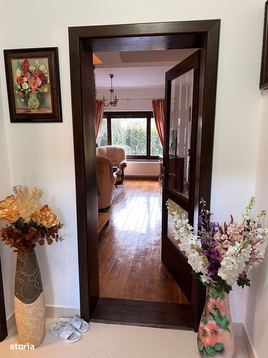 Vand vila Busteni, pozitie excelenta, vedere Cruce, toate utilitatile