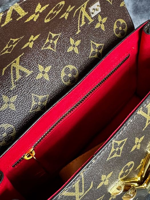 Geantă Louis Vuitton