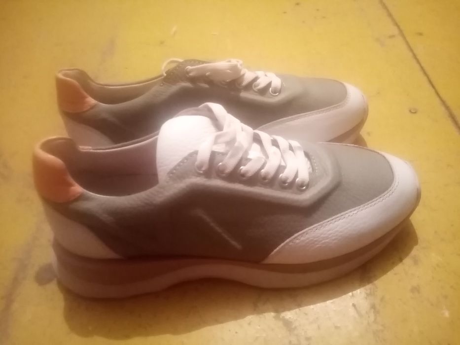 Кроссовки новыйй