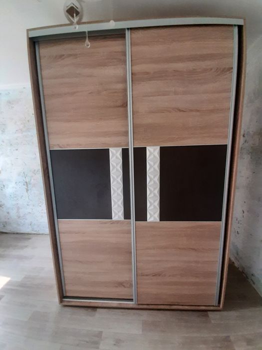 Продам  Шкаф Командор