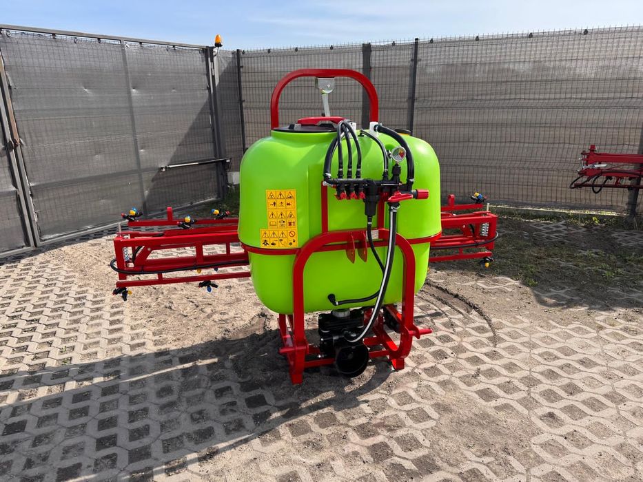 Опрыскиватель навесной. ПОЛЬША.