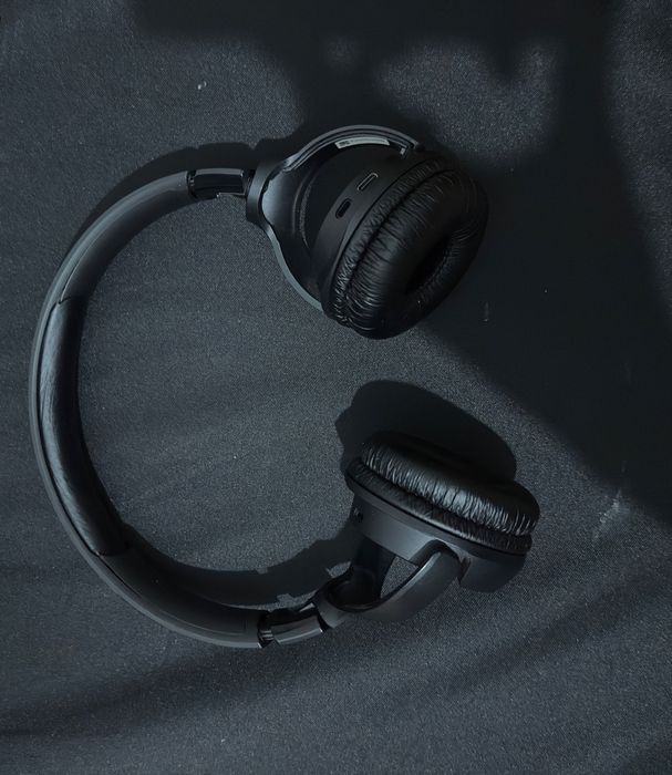 Продам наушники JBL