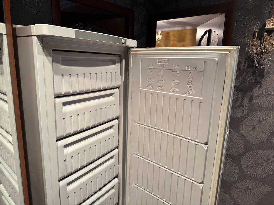 Морозилка Indesit