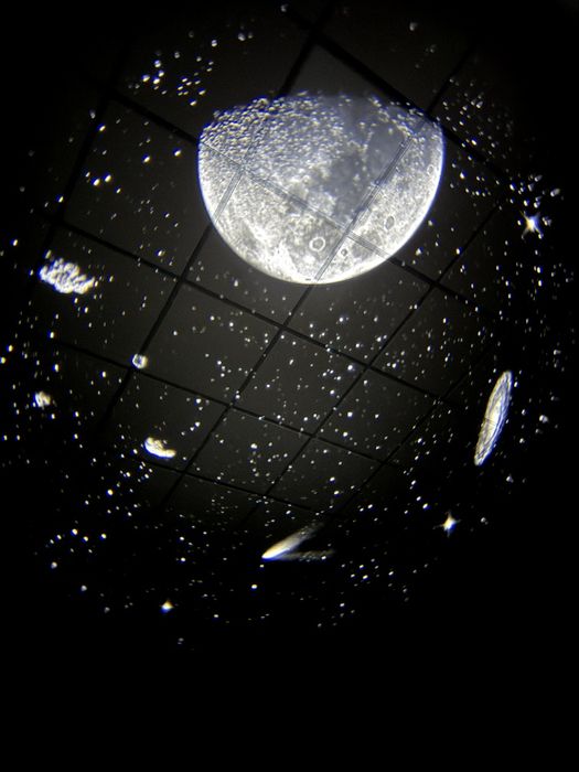 Projector "Yulduzli osmon", 12+1 kasetasi bilan 4К kachestvada