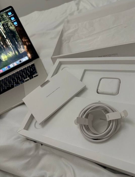 Macbook Air 15 m3 16/256gb