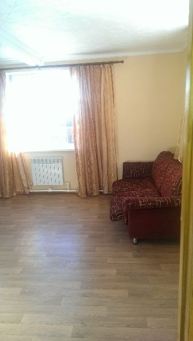 Сдается комната в благоустроенном доме в центре города