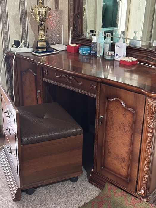 Роскошный спальный гарнитур