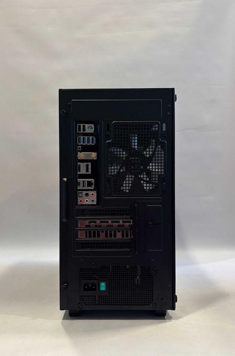 Геймърски компютър AMD Ryzen 5 5600X, RTX 4060 Ti 8GB, 16GB ram