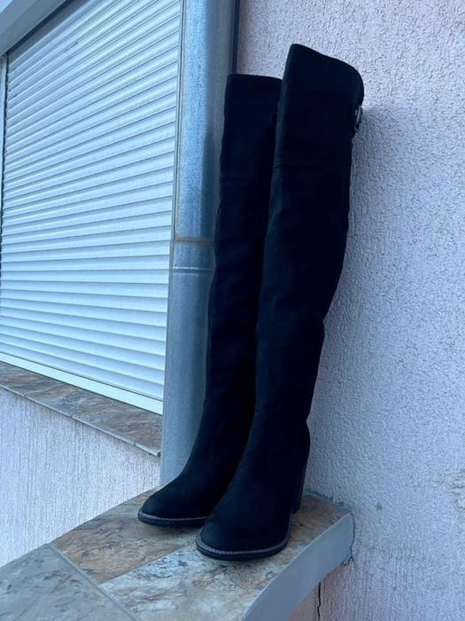 Дамски велурени ботуши