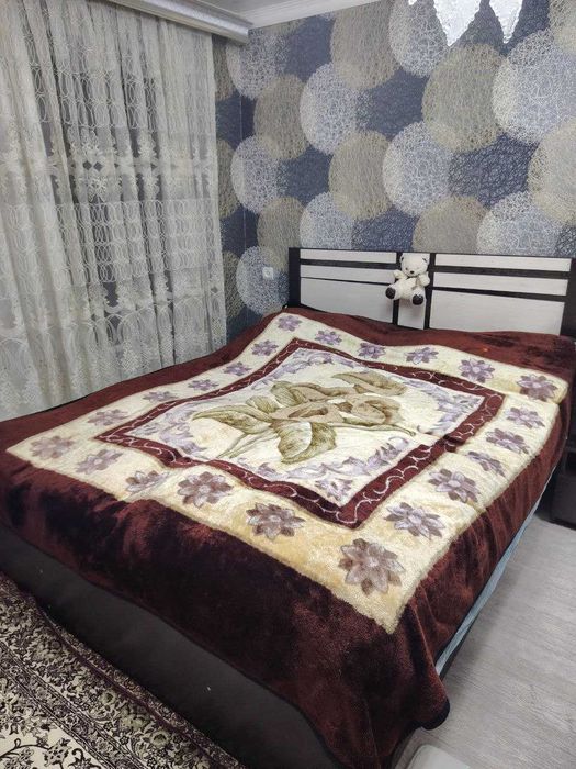 продаеться свое Спальний гарнитур шкаф кровать и 2 тумбочки