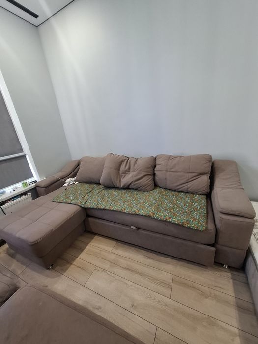 Диван, кресло и 4 подушки Б/У