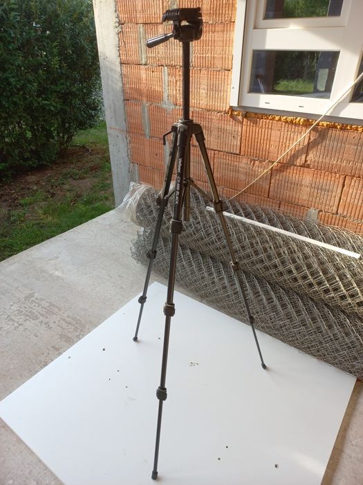 Vând trepied Velbon CX-888 Black