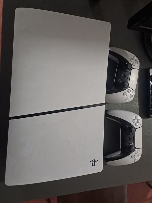 Sony ps 5  ( 2 ta jostik bilan)