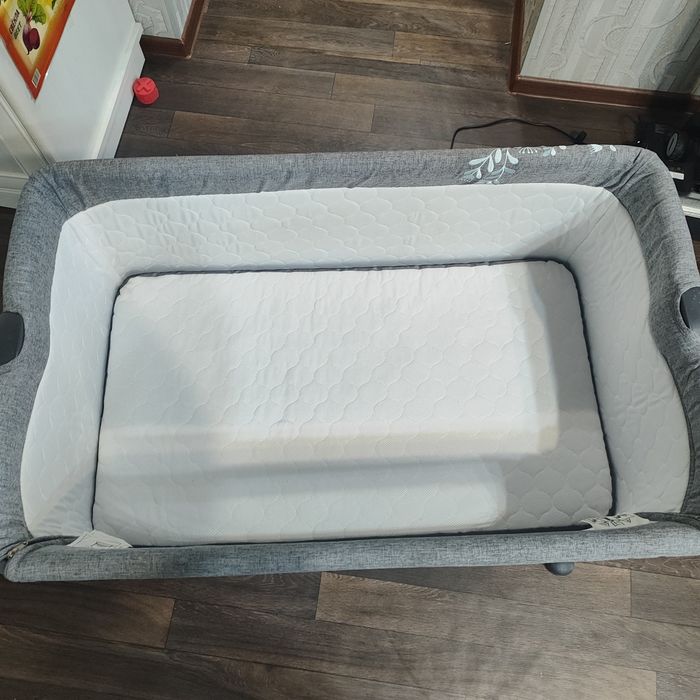 Приставная кроватка