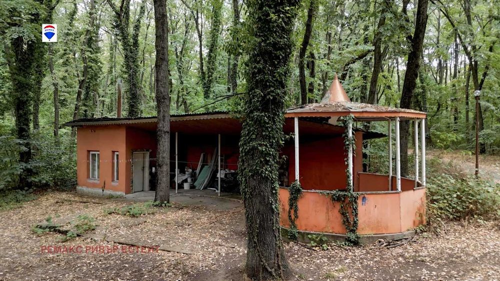 Хотел за продажба в с. Николово, лесопарк Липник