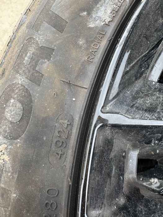 Гуми Империал 245-45-19 Година 2024 карани са 2 месеца
