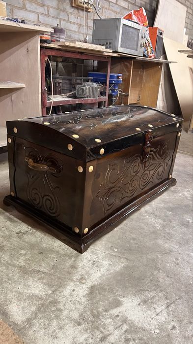 Сундук из дерева