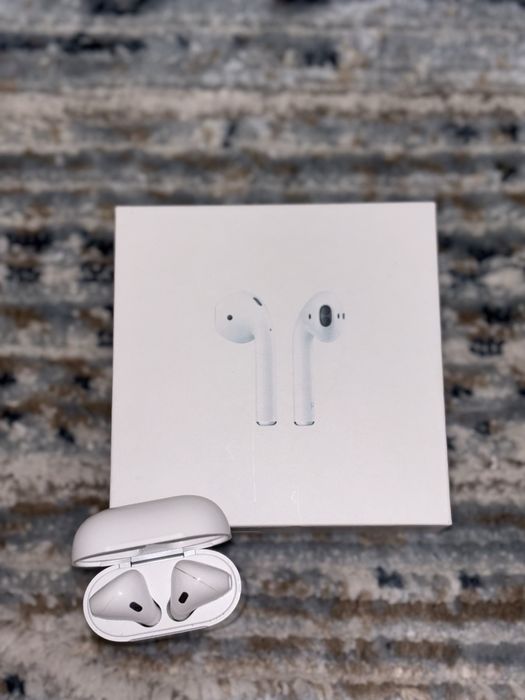 Продам наушники airpods