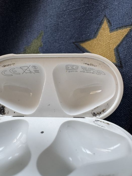 Оригинална Apple AirPods кутия A1602, работеща, без слушалки