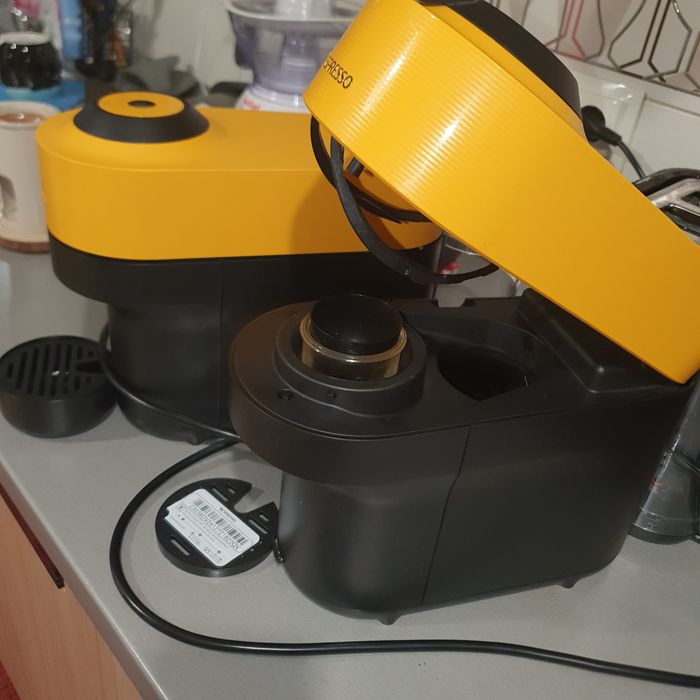 Aparat cafea Nespresso Vertuo POP galben