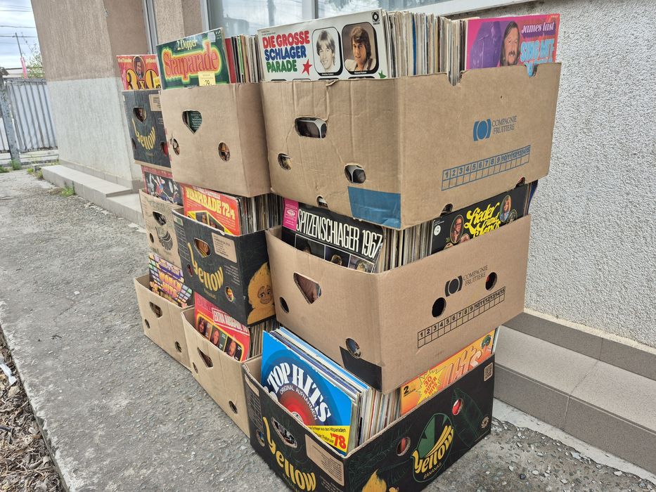 Vând Lot 200LP Discuri Vinil colectie muzica usoara mixta
