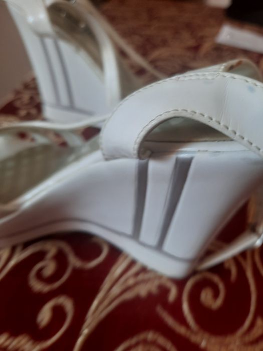 Продам босоножки женские