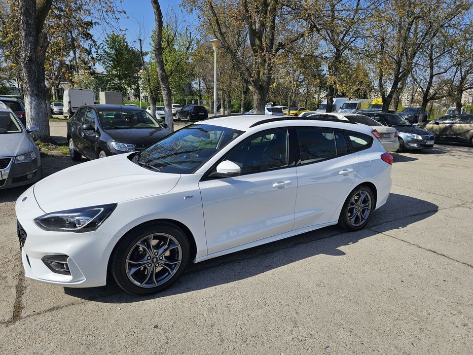 FORD Focus 2021 — imagine 5