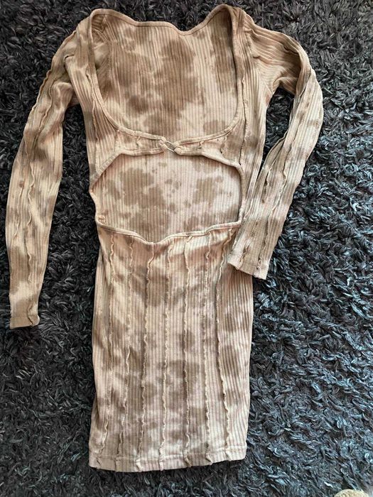 Рокля от Prettylittlething