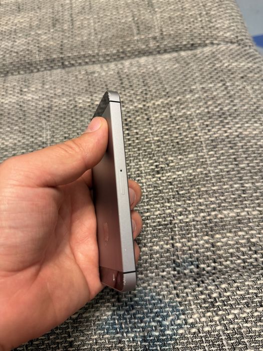 Iphone 5 SE gray 32 gb 84 % baterie impecabil