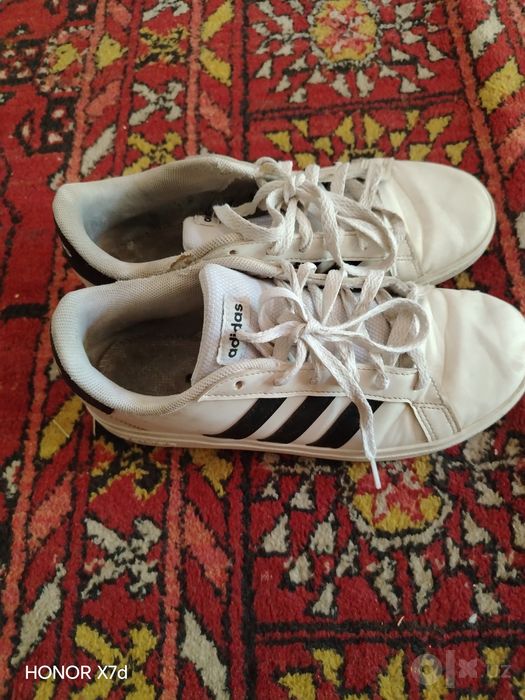 Adidas kanpaniyasidan chiqgan razmeri 37-38  y