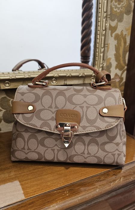 Poșetă Coach New York – nouă