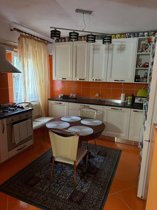 Vand apartament 4 camere Radu negru
