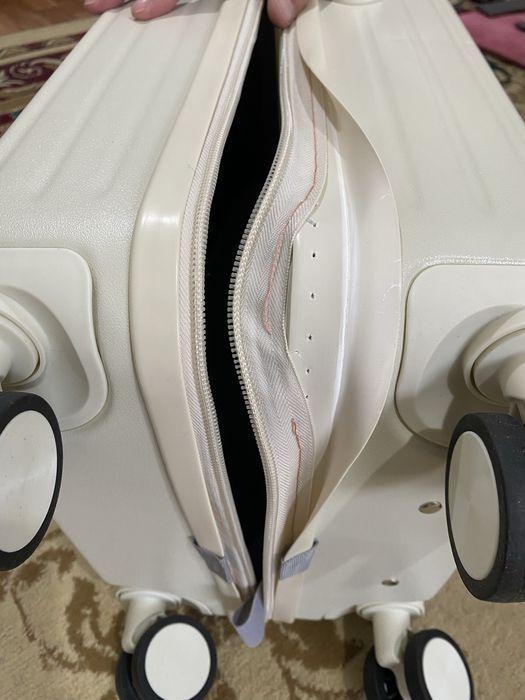 Продается чемодан новый