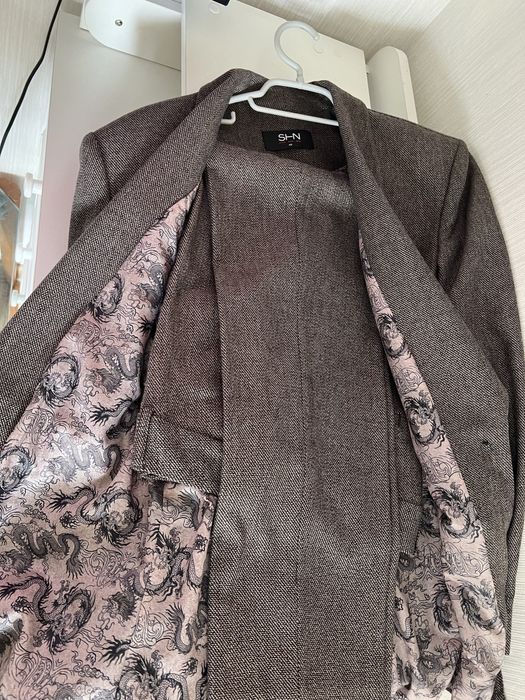 Женский костюм-двойка (пиджак + брюки), почти новый!