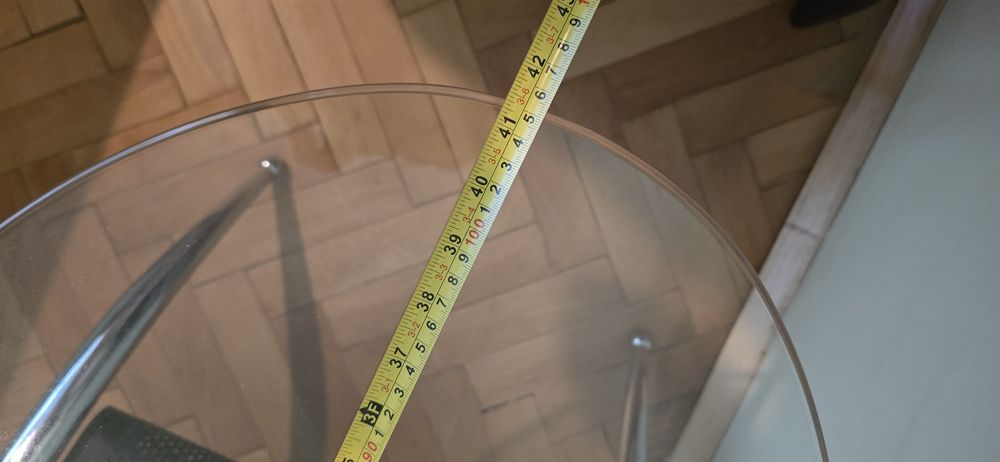 Стъклена хола маса